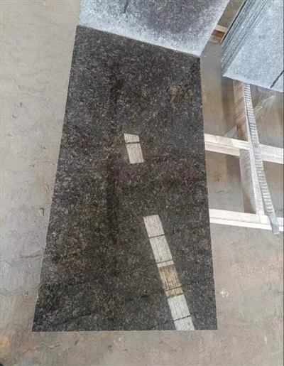 Įdegio rudas akmuo